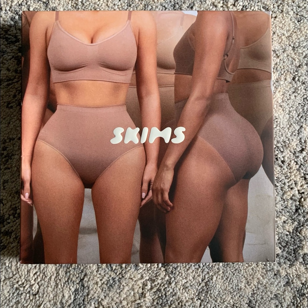 SKIMS SCULPTING HIGHWAISTED BRIEFS